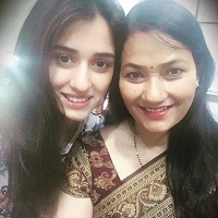 Disha-Patani-With-Her-Mother
