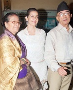 manisha with parents