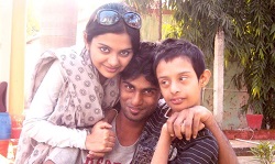 Solanki-Roy-with-her-brothers