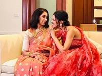 deepika with her mother